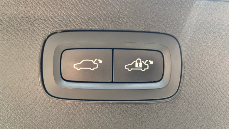 Volvo Xc90 2.0 B5D [235] Momentum 5dr AWD Geartronic Diesel Estate